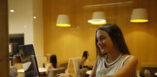 Telecom: Cursos gratis de programación para chicas en verano