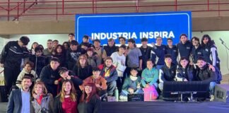 Premian a estudiantes que desarrollaron cápsulas de agua comestibles y biodegradables