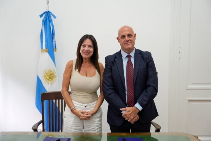 Firma convenio 2 Firma-convenio-MetroGAS-CapitalHumano