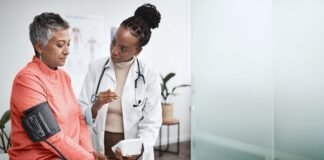 1 de cada 3 personas vive con enfermedades crónicas: el desafío invisible de la longevidad