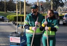 Octubre Rosa: 2.500 recolectores utilizan guantes rosas para concientizar sobre el cáncer de mama
